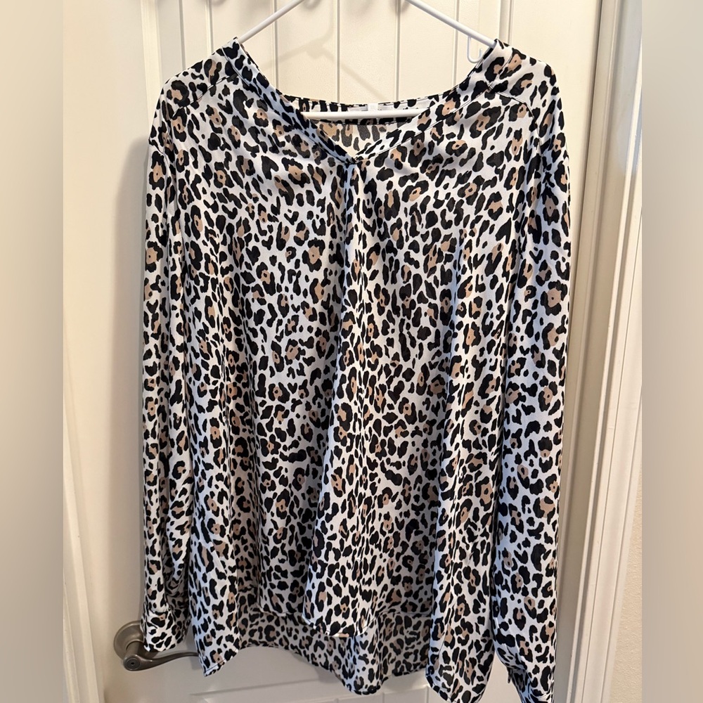 Maurice’s 2x leopard top NWT